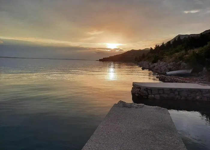 Antea Стариград-Пакленица